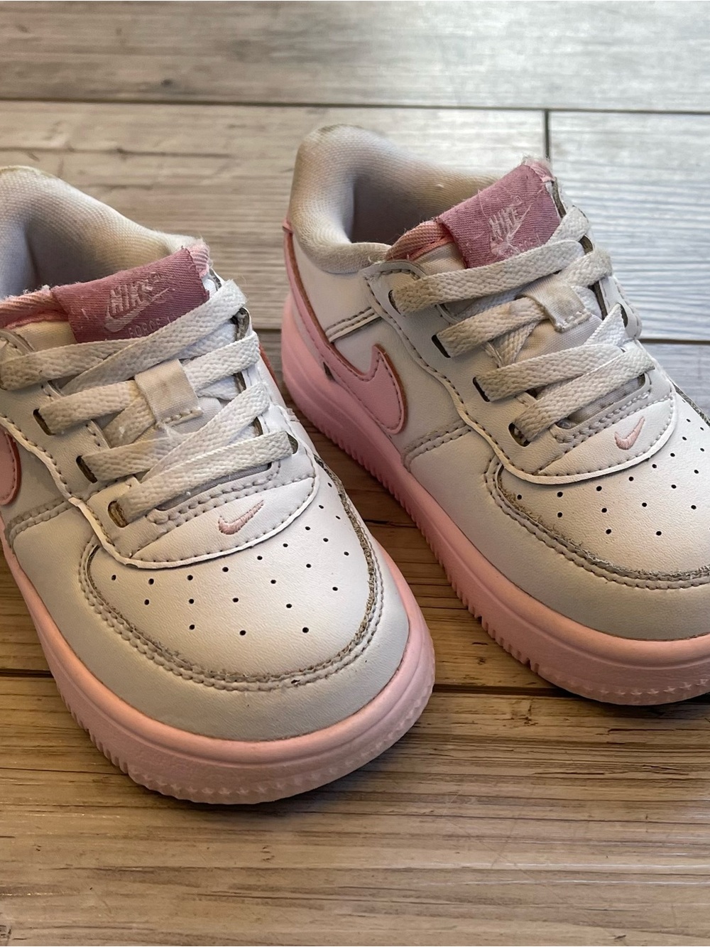 Nike Kids White and Light Pink Low-Top Sneakers